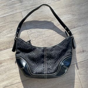 Like new! Vintage Coach black leather LG hobo shoulder bag